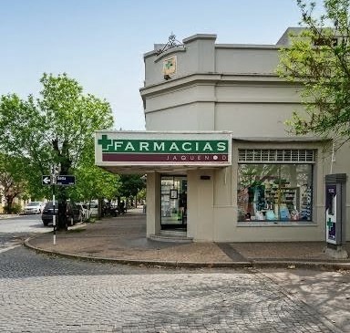 Interior de Farmacia Jaquenod en San Francisco, Córdoba